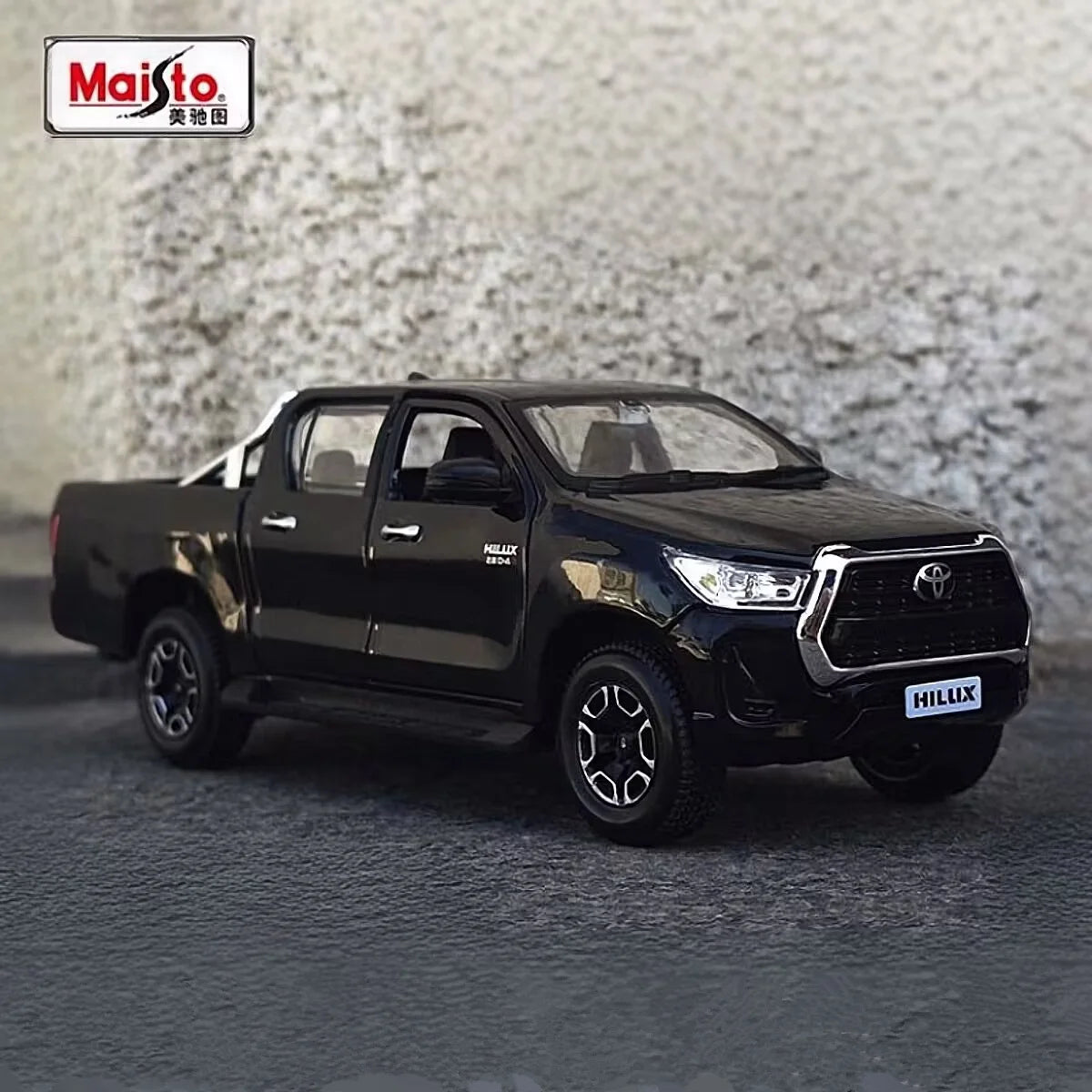 1:27 TOYOTA Hilux