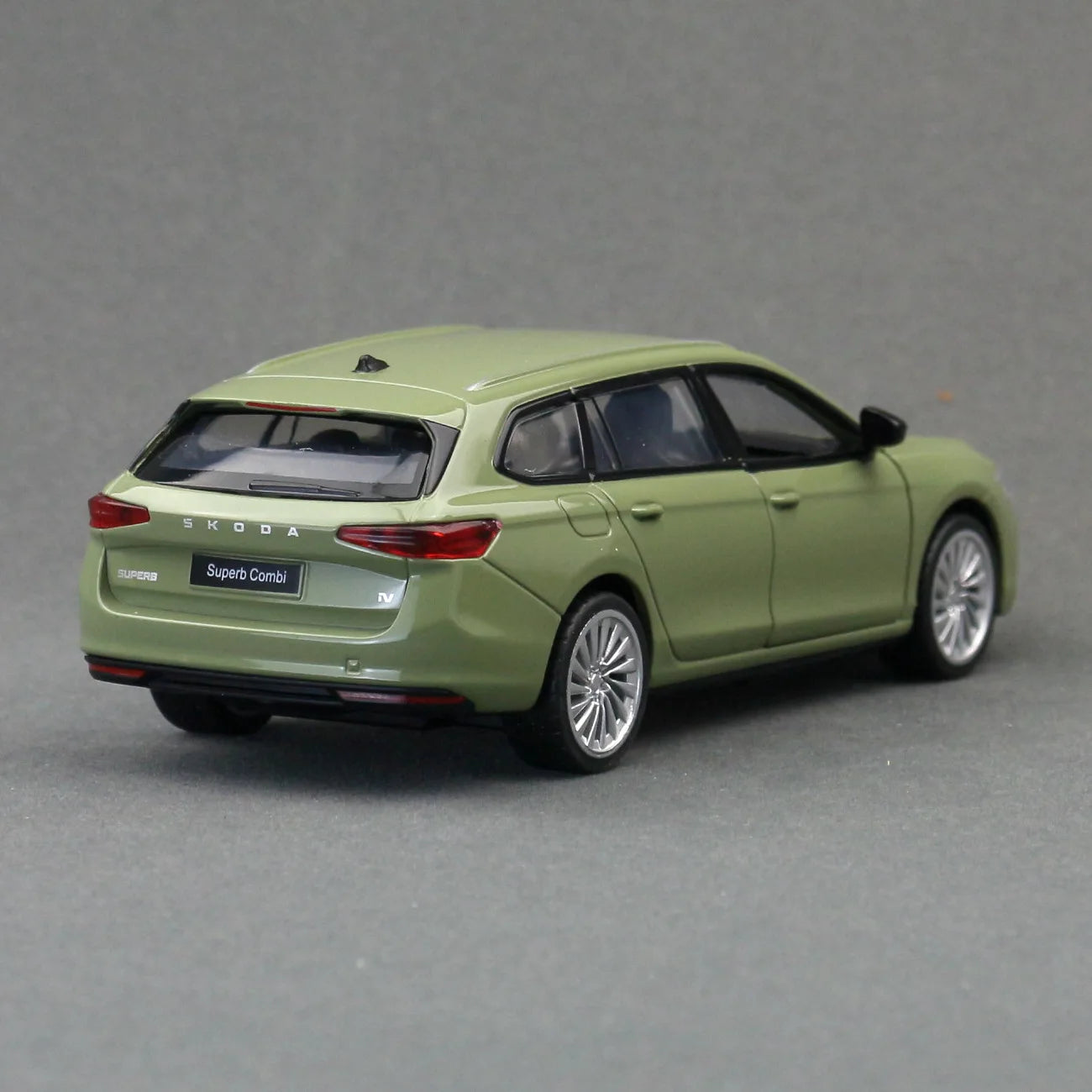 1:35 Skoda Superb IV Combi