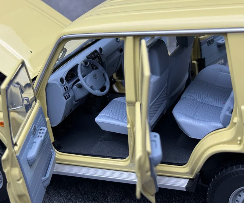 1:18 Land Cruiser 76 2017