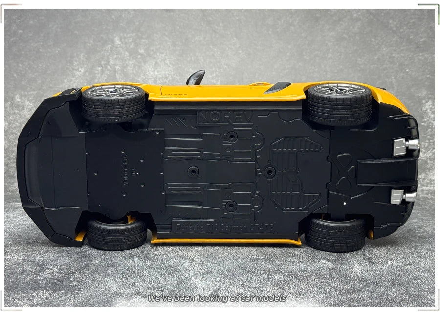 1/18 Porsche 718 Cayman GT4 RS Weissach Pack 2023