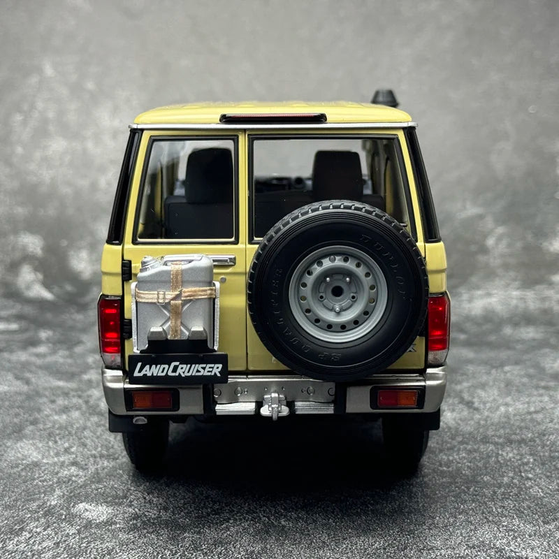 1:18 Land Cruiser 76 2017