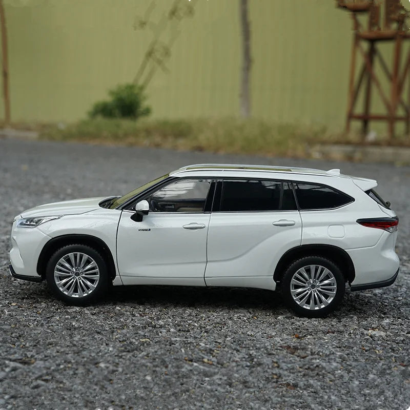 1:18 Toyota Highlander