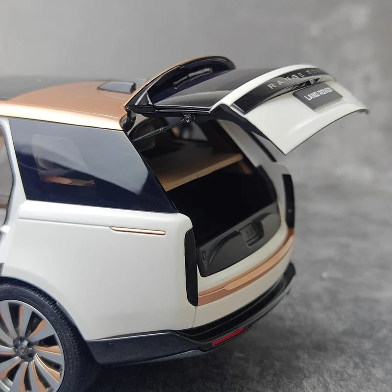 1:18 Range Rover LWB - Premium Die-cast SUV 2022