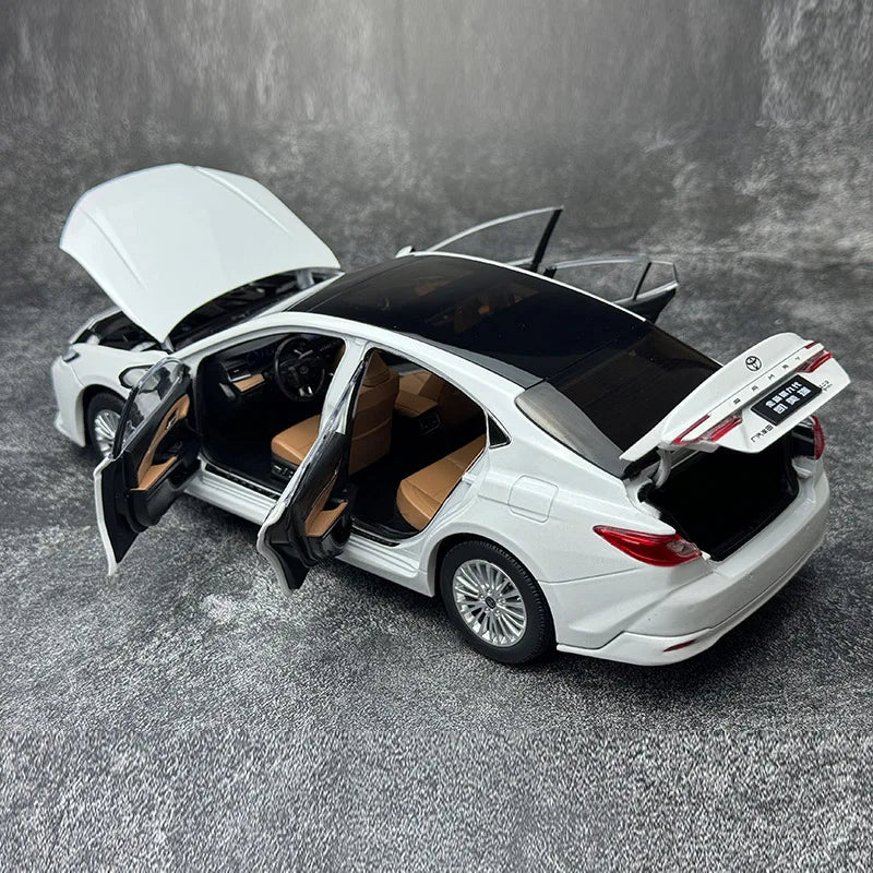 1:18 Toyota Camry