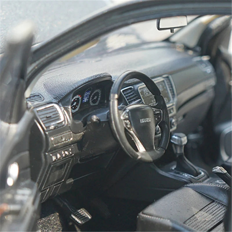1:18 ISUZU MU-X