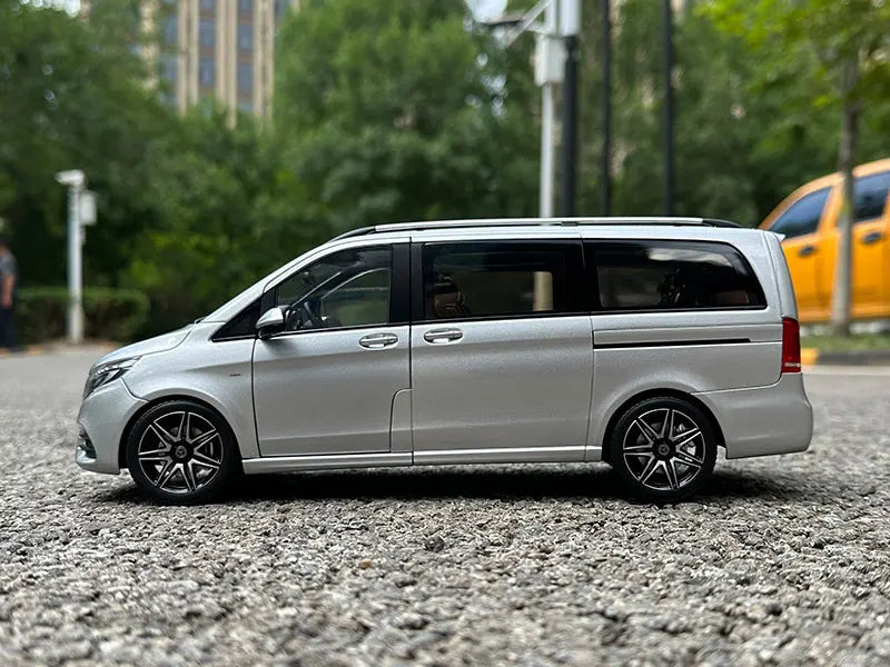 1:18 Mercedes-Benz V260 Viano MPV V-Class