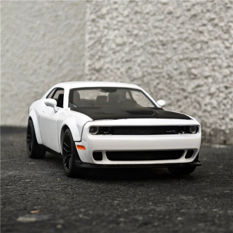 1:24 Dodge Challenger SRT
