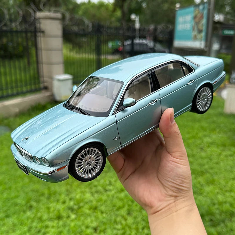 1:18 Jaguar XJ6 X350