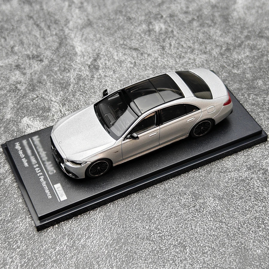1:64 Mercedes-Benz S63 E Performance 2023