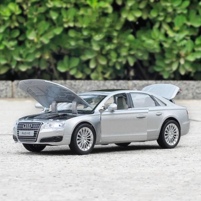 1:32 AUDI A8