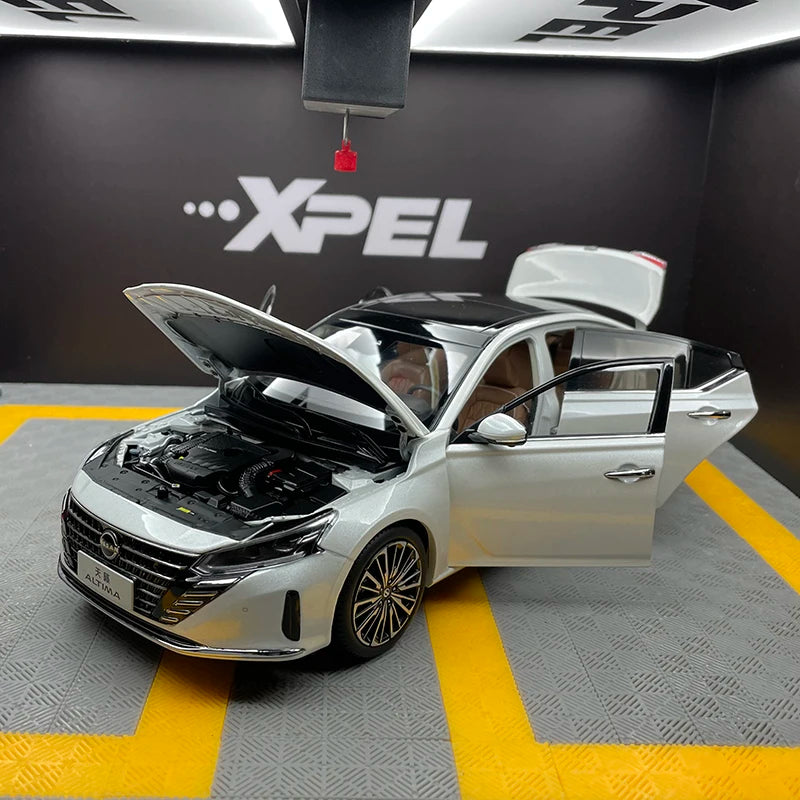 1:18 Nissan ALTIMA 2023 Coupe