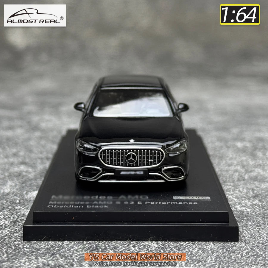 1:64 Mercedes-Benz S63 E Performance 2023
