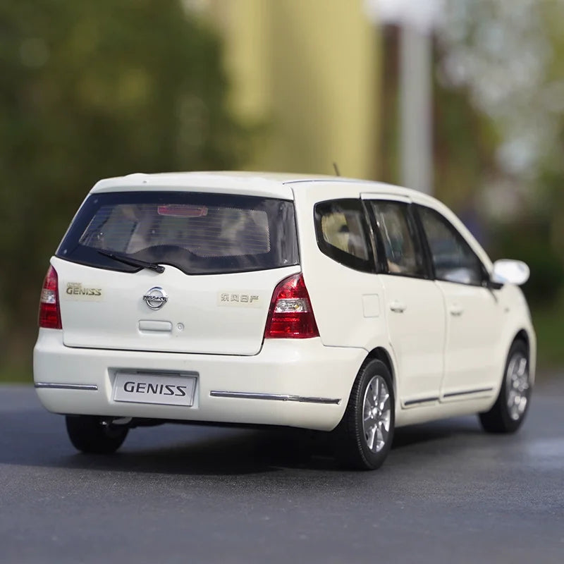 1:18 Nissan GENISS