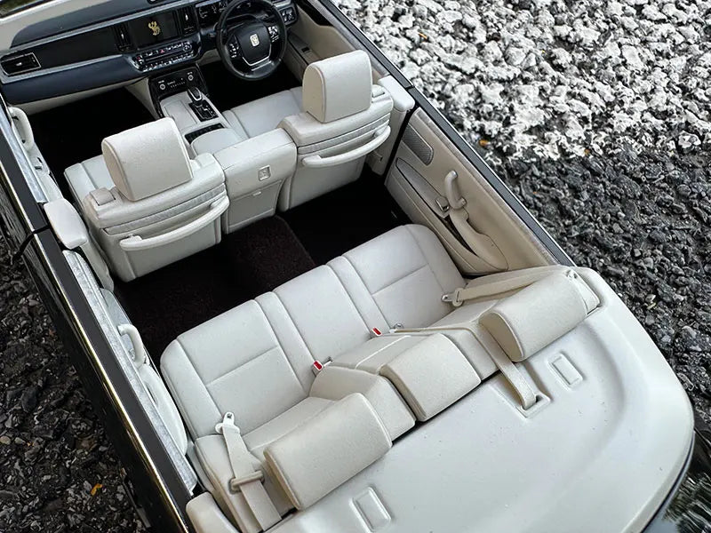 1:18 Toyota Century Convertible