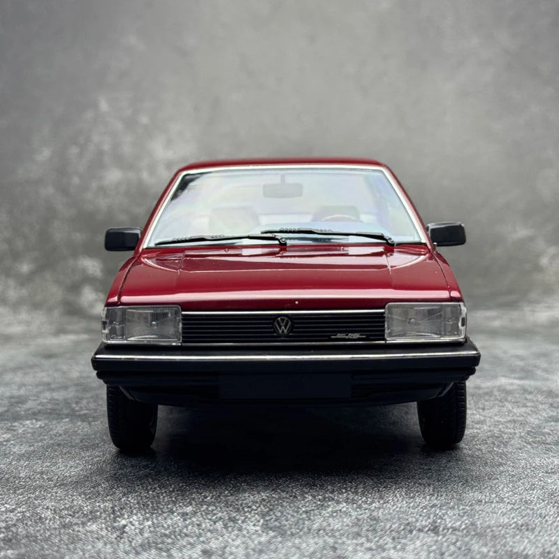 1:18 Volkswagen1983 Santana B2