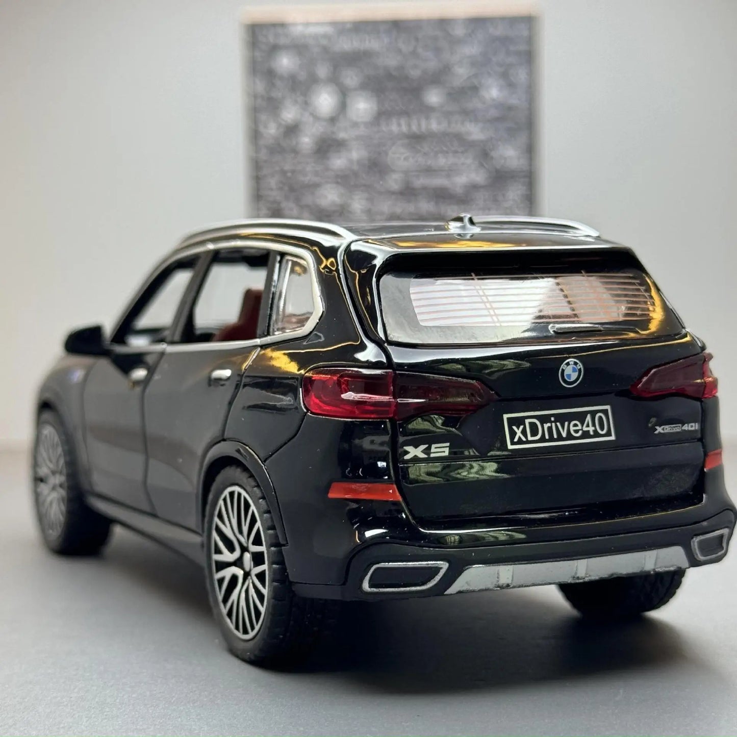 1:32 BMW X5 SUV