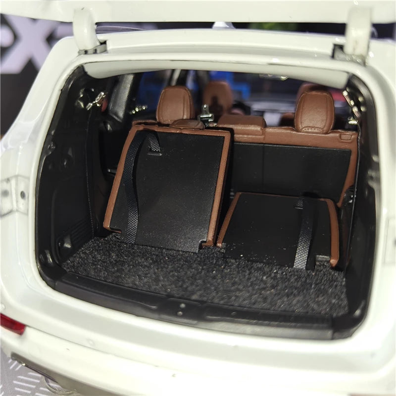 1:18 Jeep Grand Commander