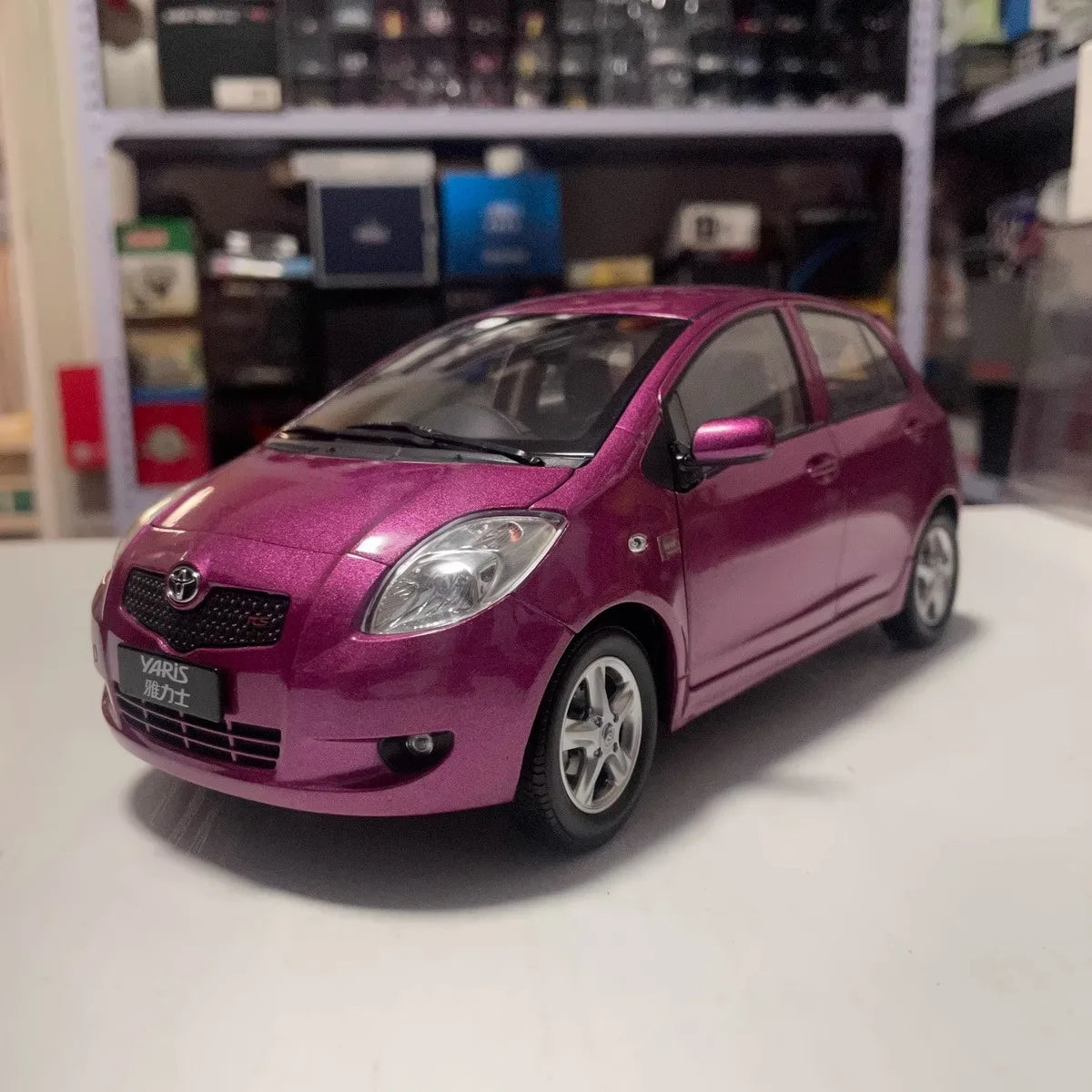1:18 Toyota YARiS 2008