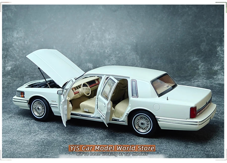 1:18 Lincoln TOWNCAR