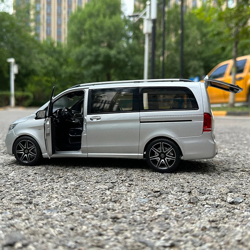 1:18 Mercedes-Benz V260 Viano MPV V-Class