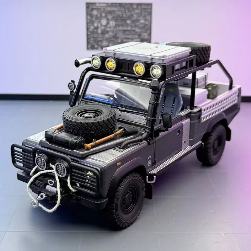 1:24 Land Range Rover Defender 110 Tomb LE
