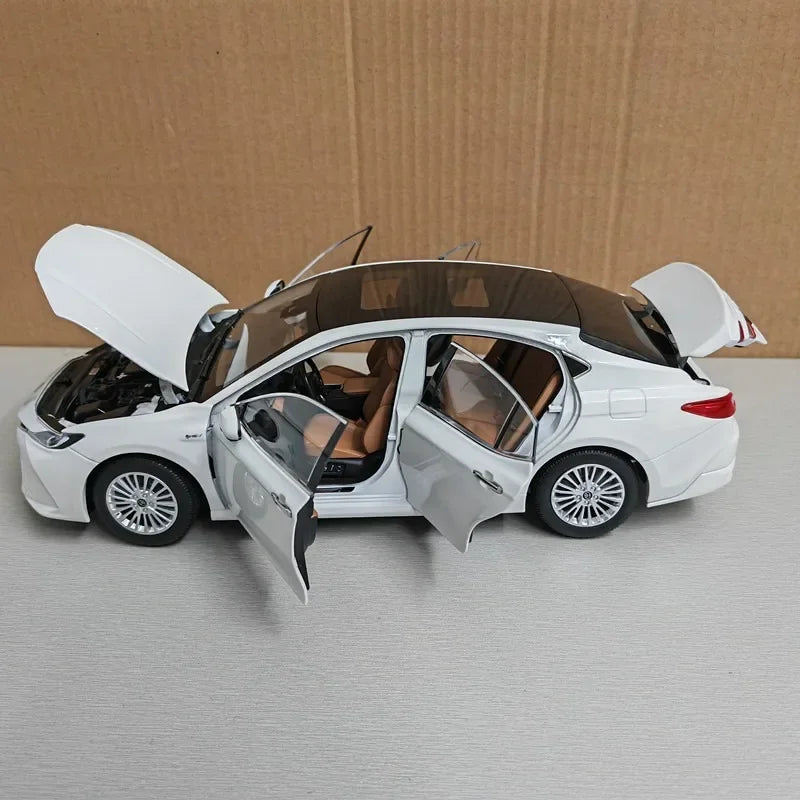 1:18 TOYOTA CAMRY 2024