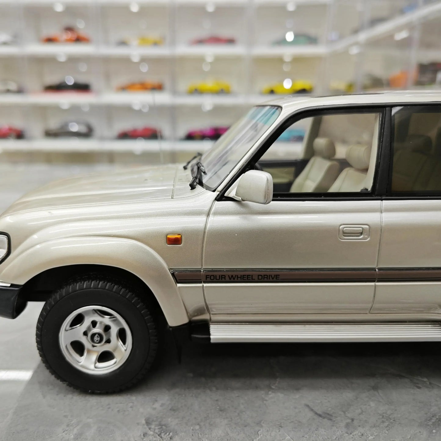 1:18 Toyota HDJ80 1992