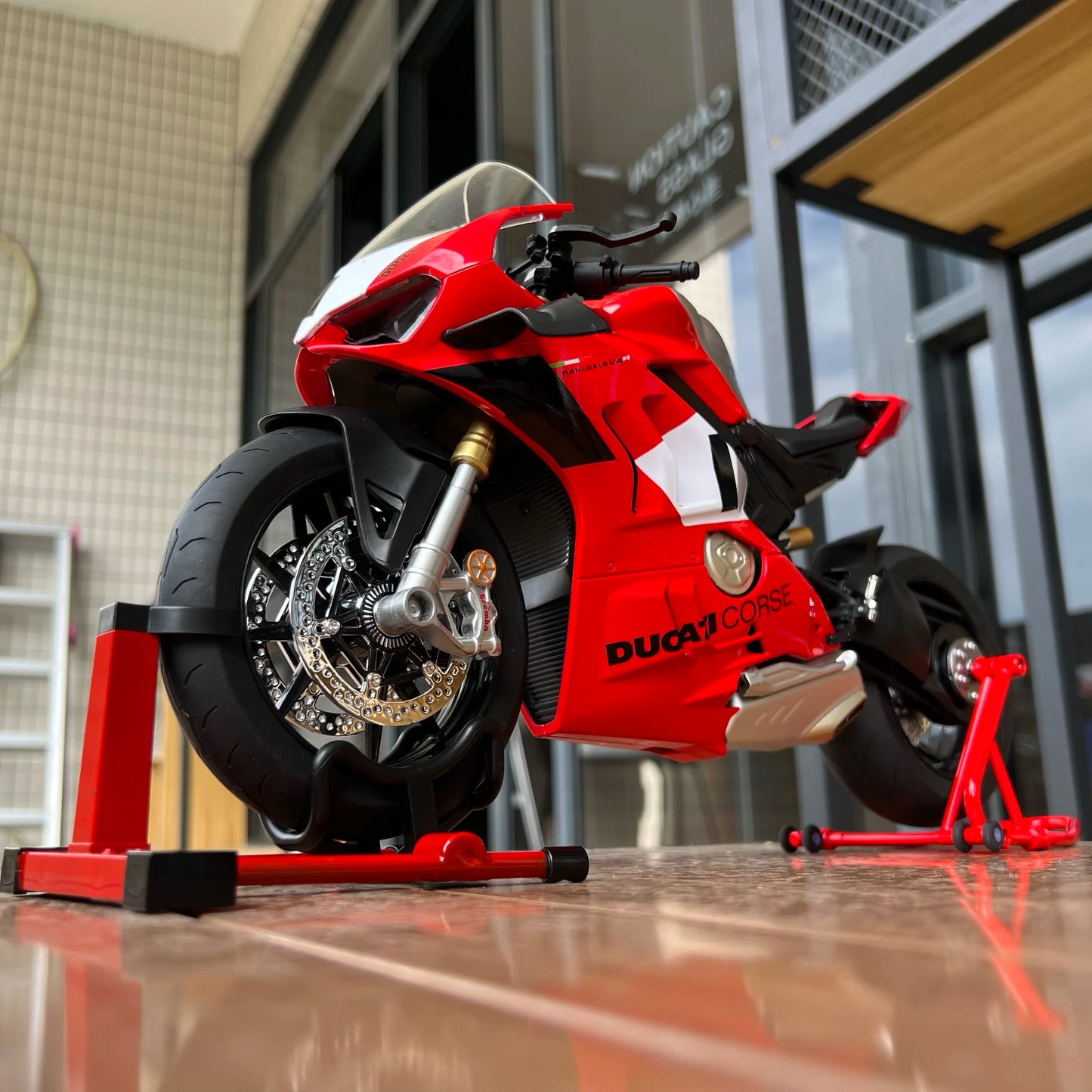 1:6 Ducati V4S Spray