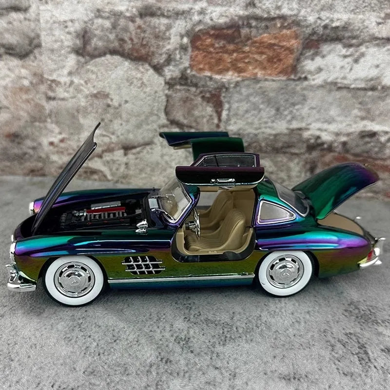 1:24 Mercedes-Benz 300SL Electroplated Version