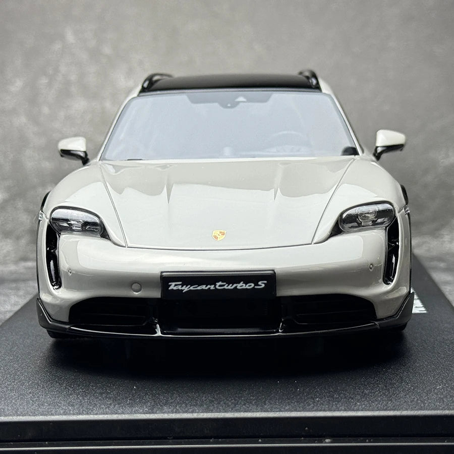 1:18 Porsche Taycan Turbo S 2022