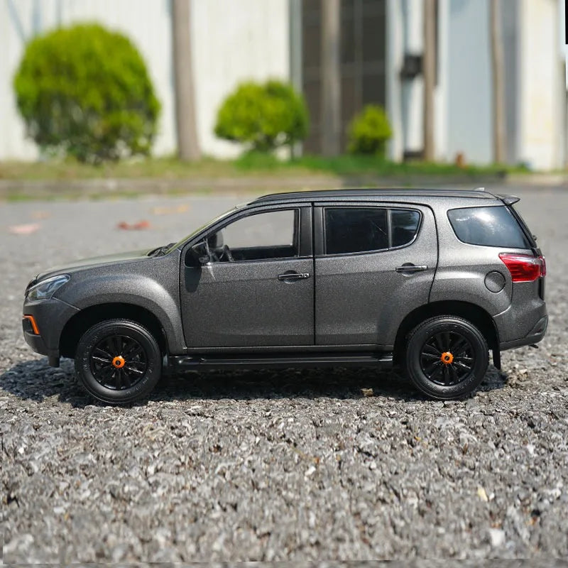 1:18 ISUZU MU-X Off-road Vehicle