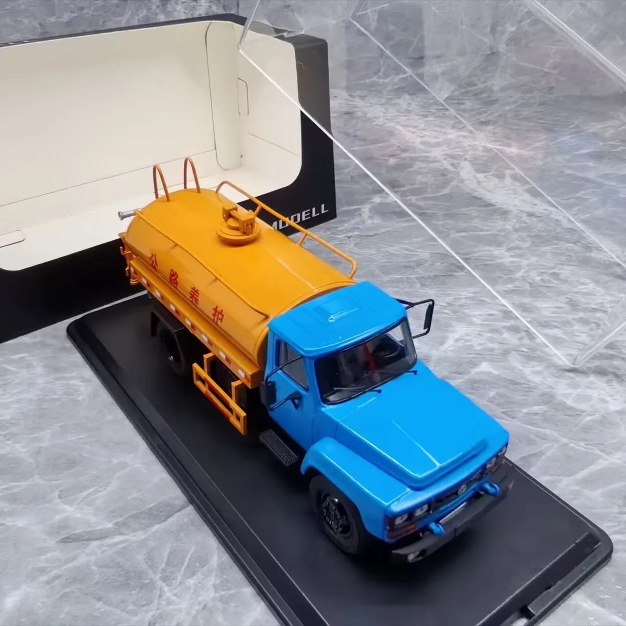 1:43 Tanker Oil Model Diecasts