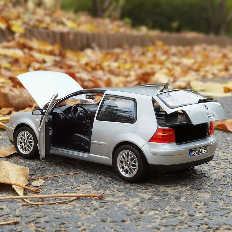 1:18 Volkswagen Golf fourth generation MK4