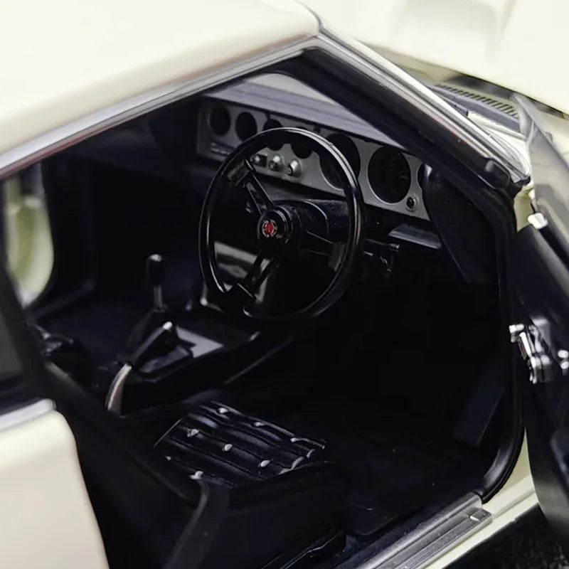 1:18 Nissan Skyline 2000 GT-R (KPGC110)