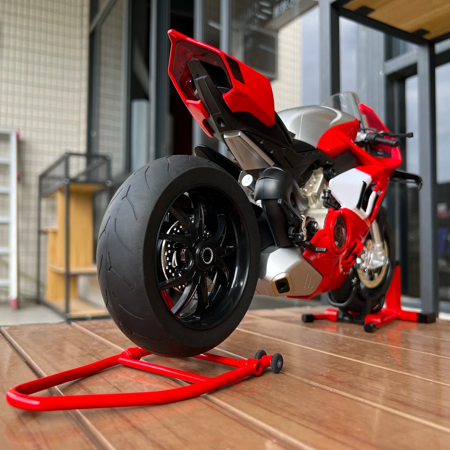 1:6 Ducati V4S Spray