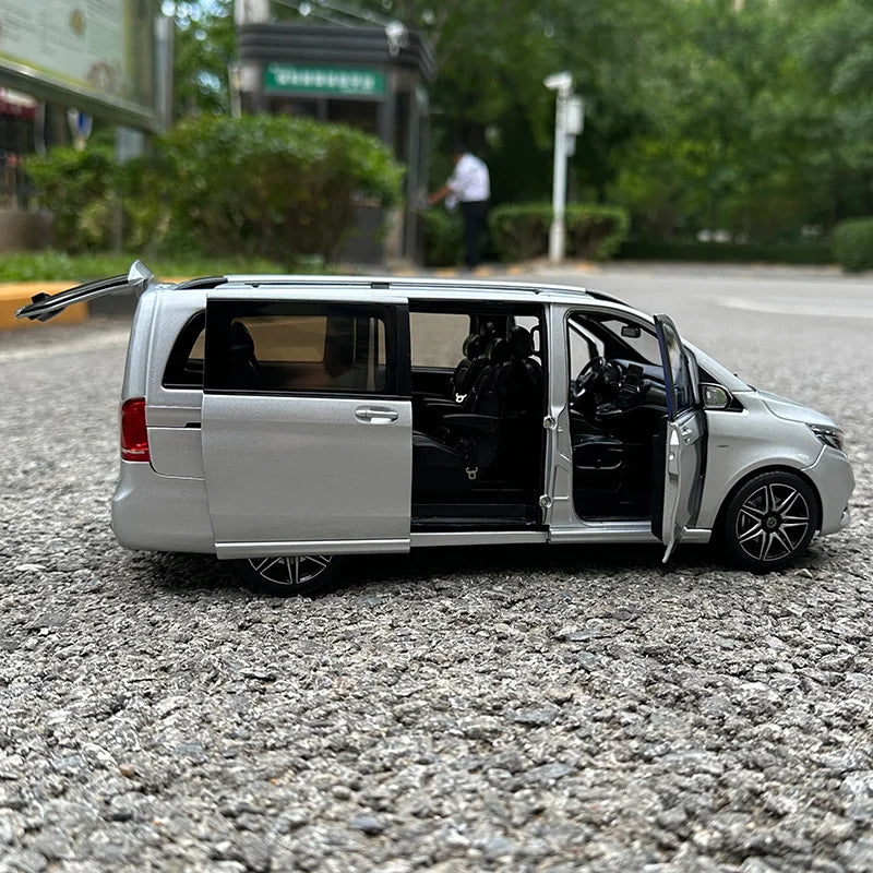 1/18 Mercedes Benz Viano V-Class AMG