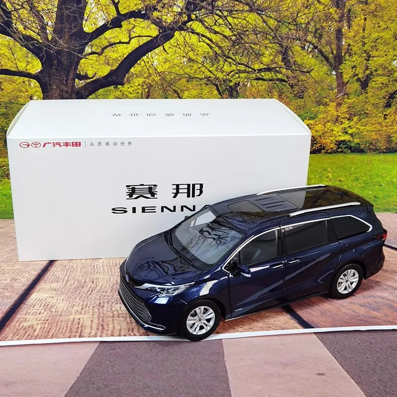 1:18 Toyota Sienna MPV