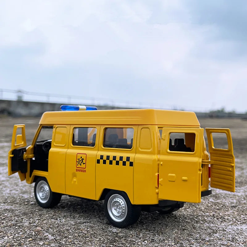1:18 UAZ Travelers Traffic Bus