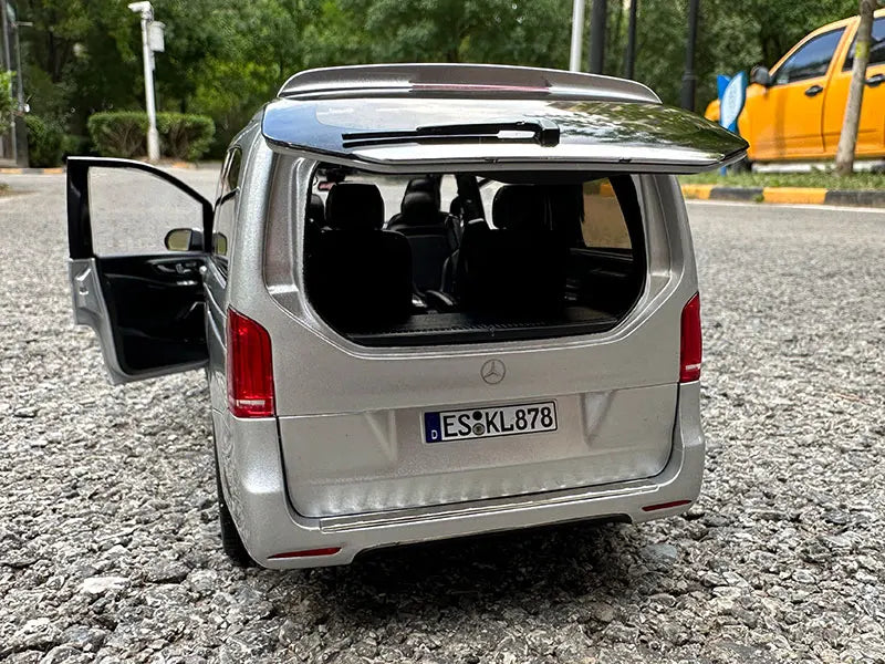 1:18 Mercedes-Benz V260 Viano MPV V-Class