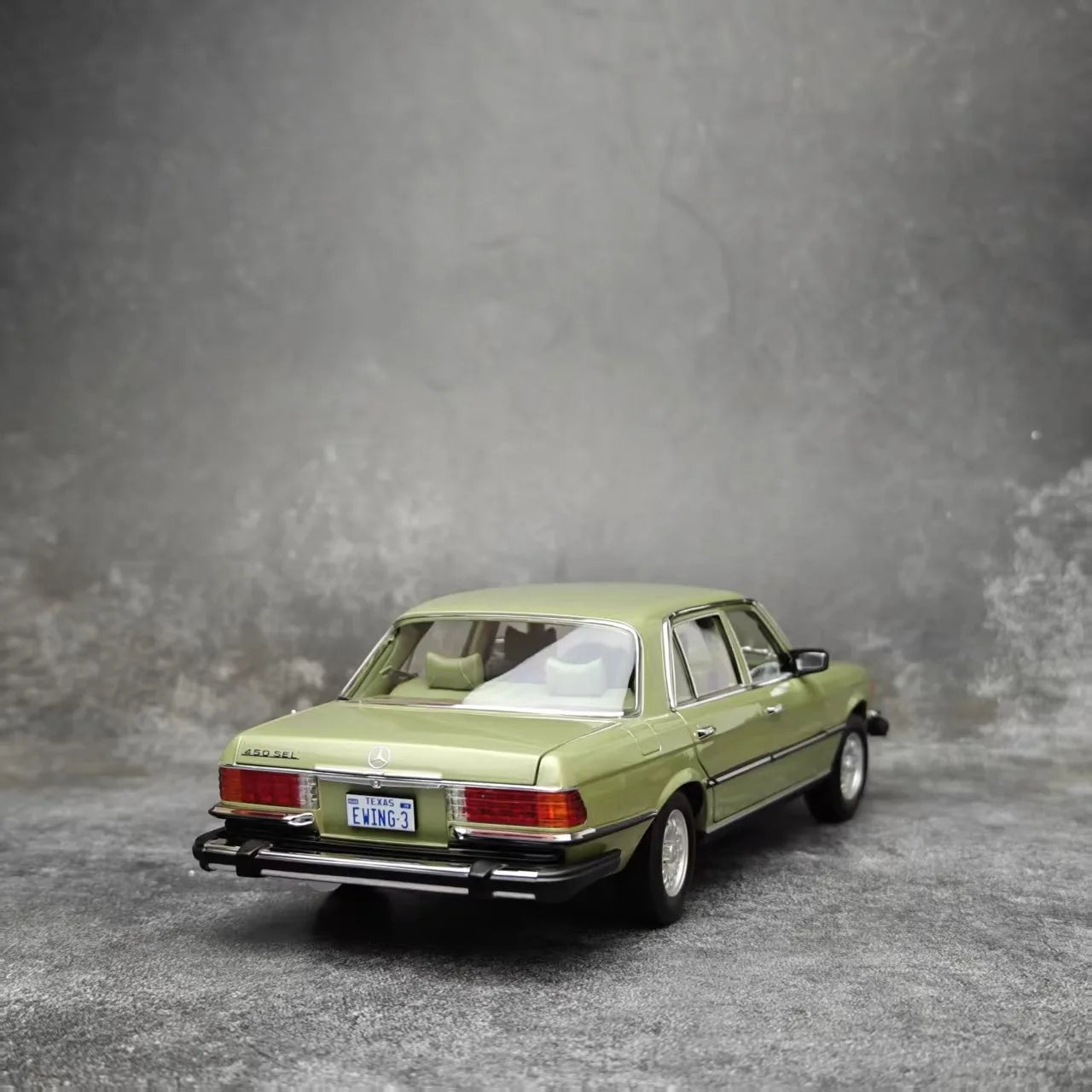 1:18 Mercedes-Benz 450sel 1976 W116