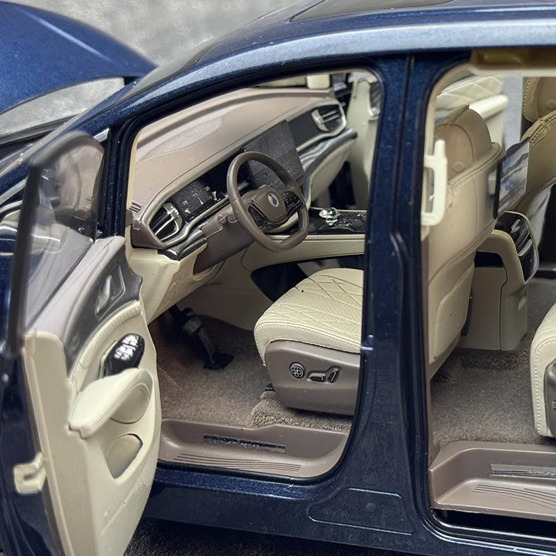 1:18 BYD DENZA D9 MPV Passat