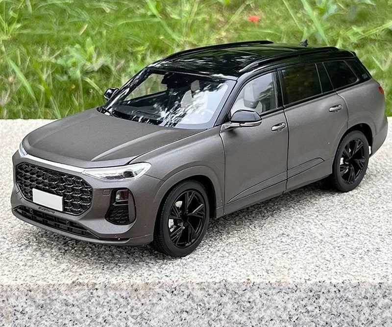 1:18 Audi Q6 2022 Light Edition