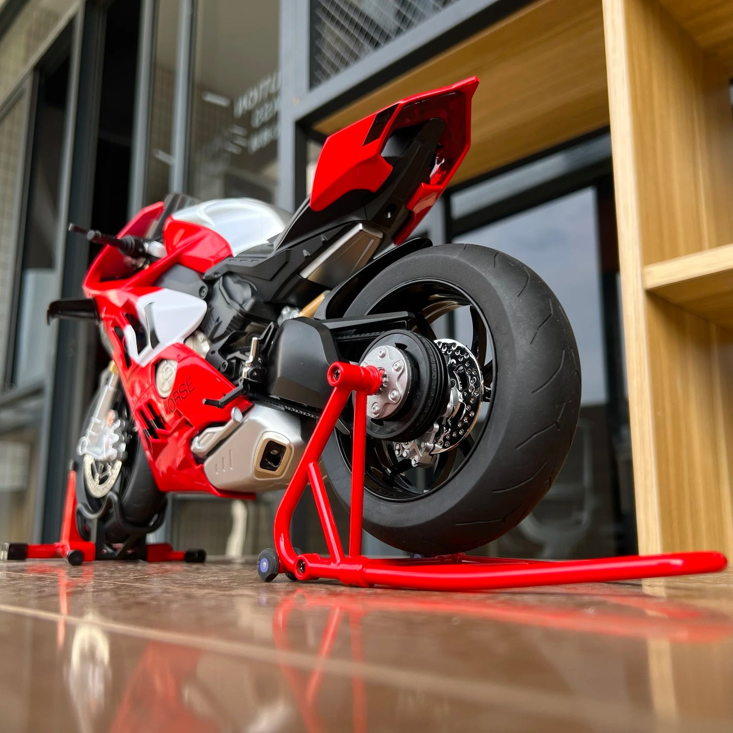 1:6 Ducati V4S Spray