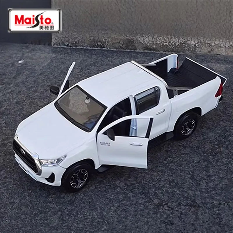 1:27 TOYOTA Hilux