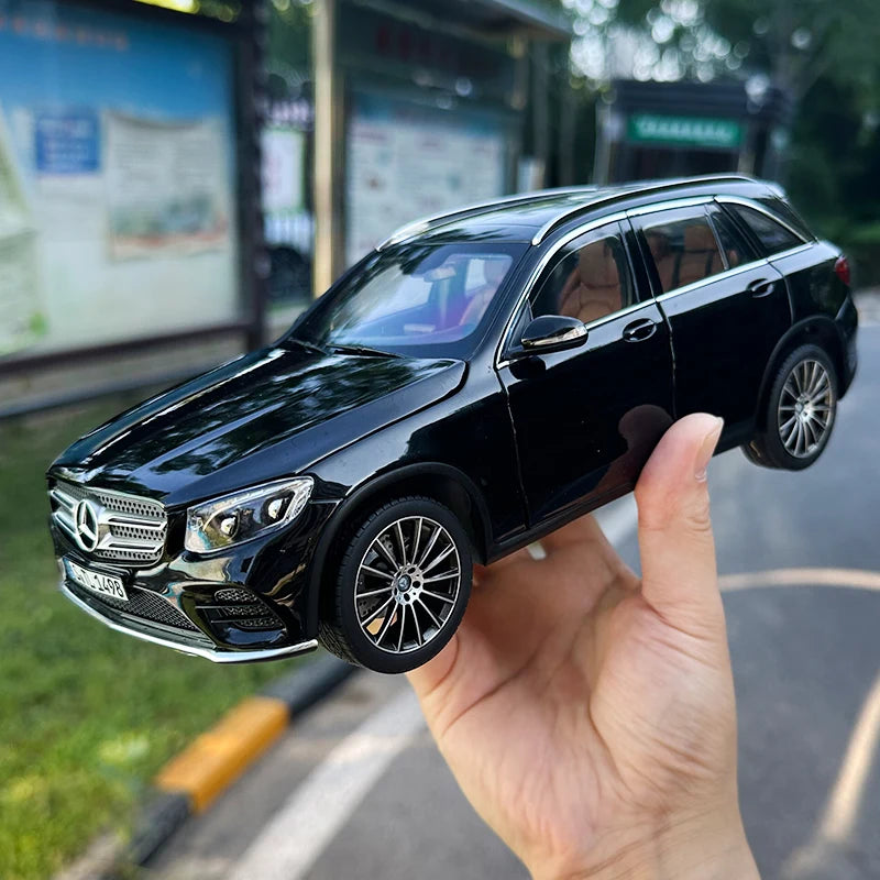 1:18 Mercedes Benz GLC63 AMG 2015