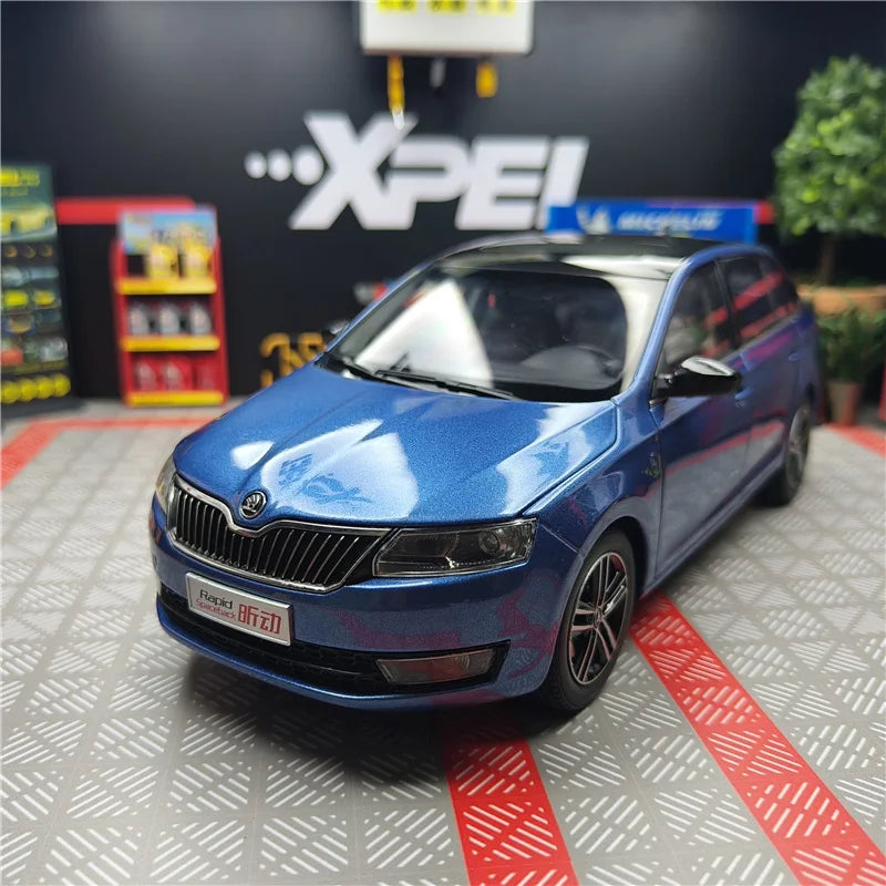 1:18 SKODA Rapid Spaceback