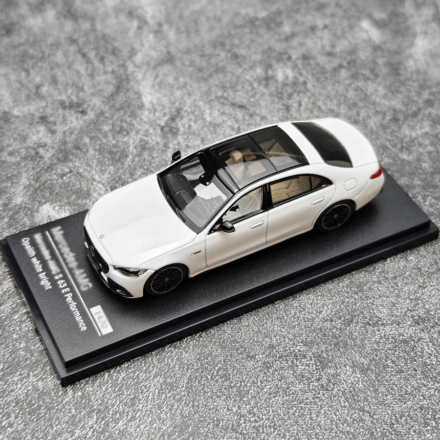 1:64 Mercedes-Benz S63 E Performance 2023