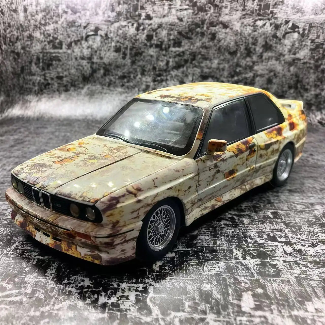 1:24 BMW 1988 M3 E30 Rust Damaged Version