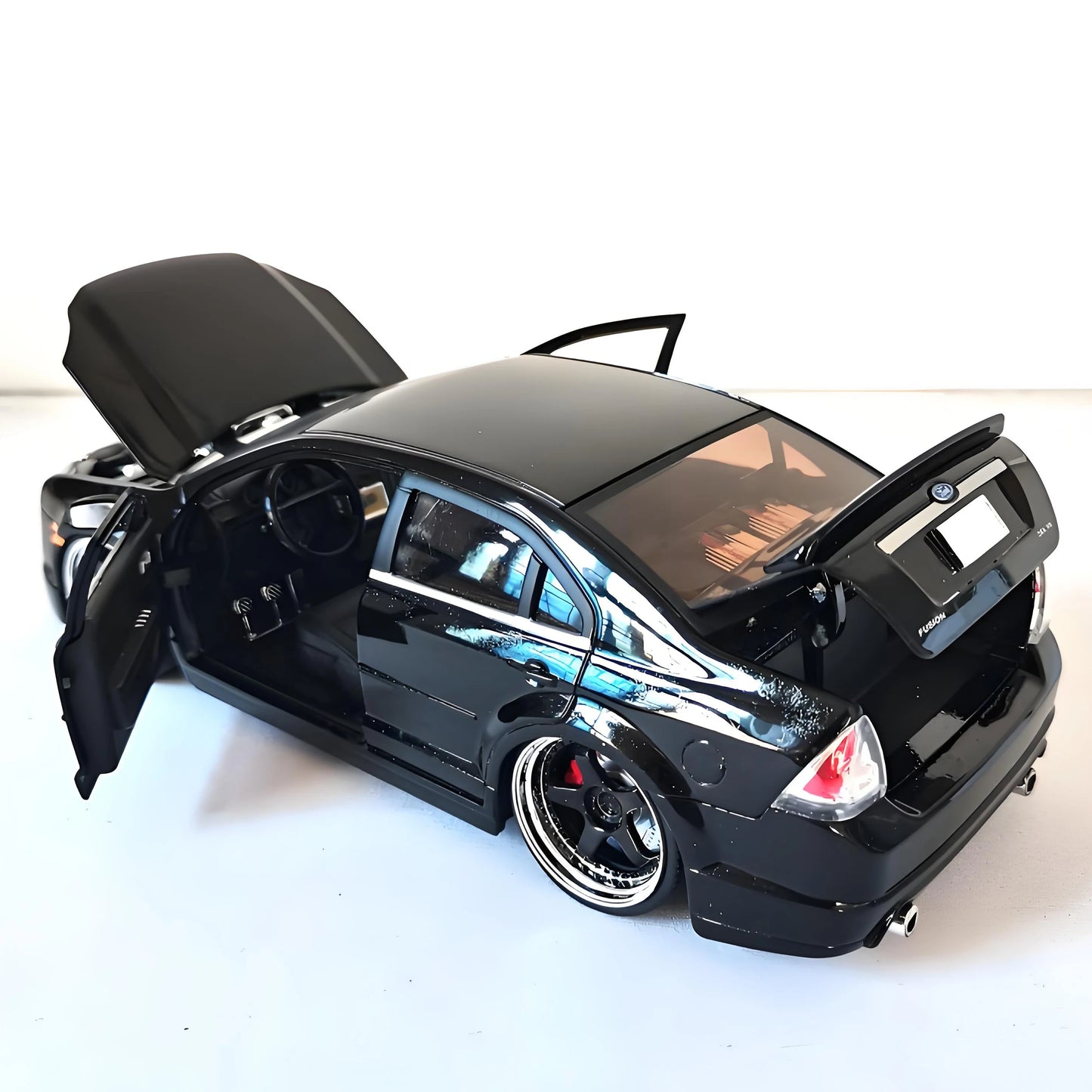 1:24 Ford Fusion 2006