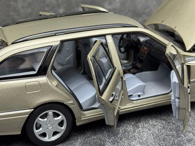 1:18 Mercedes-Benz C220 T-Model